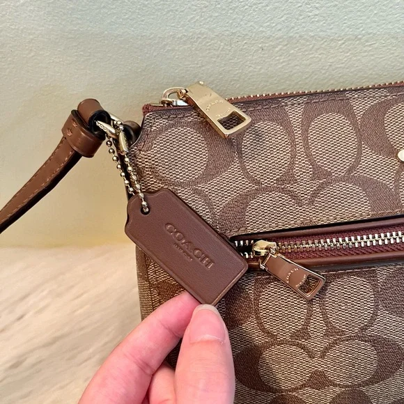 Coach Gallery Signature File Bag Coated Canvas - Picture 4 of 9